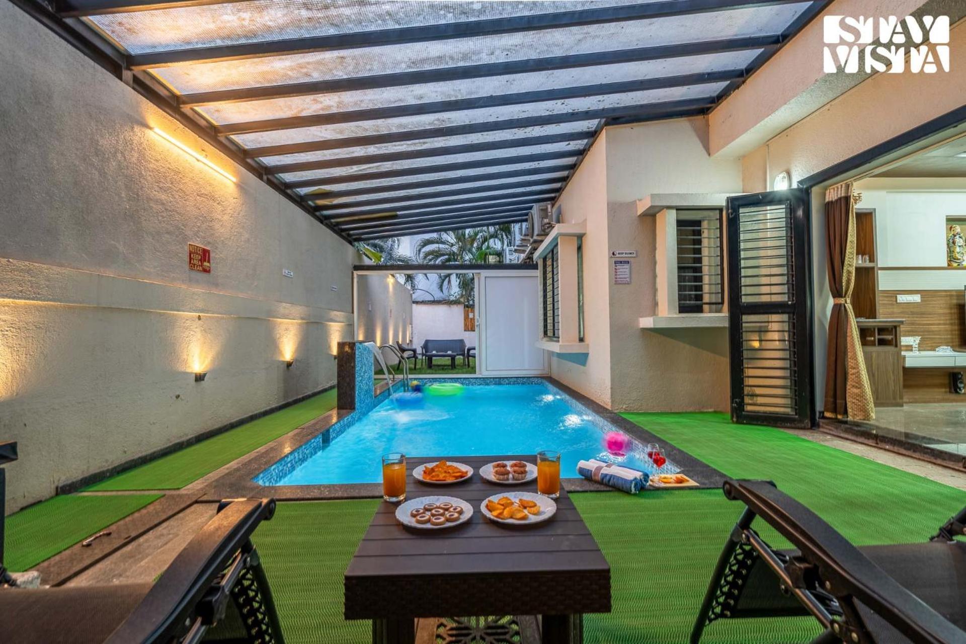 Serenity Meadows With Pool By Veo - Part Of Stayvista 나식 외부 사진